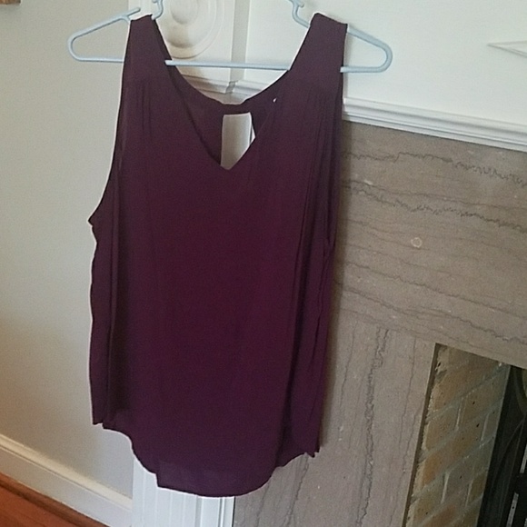 Old Navy v neck sleeveless top - Picture 1 of 4